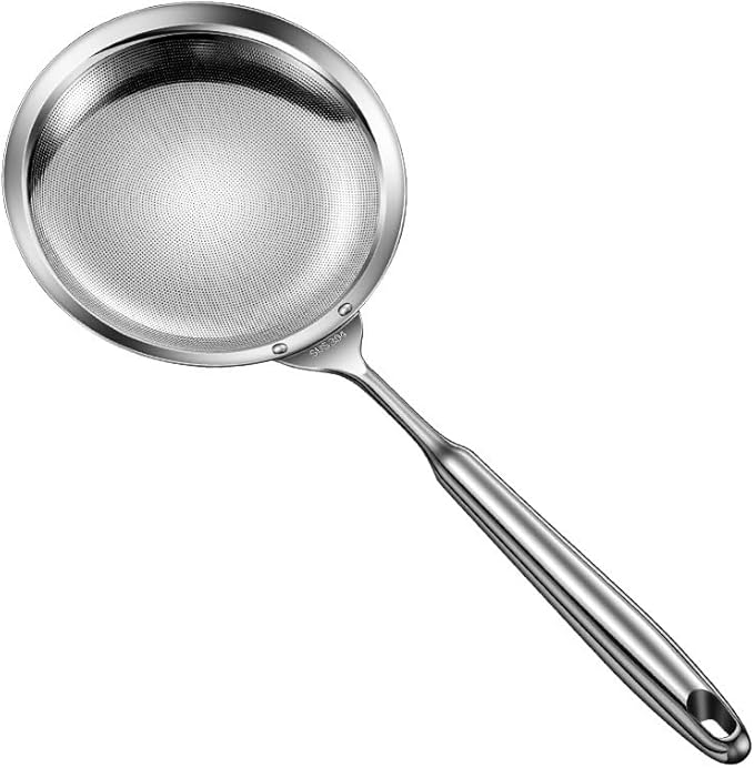 Ugotit Skimmer Spoon - Extra Large Stainless Steel Fine Mesh Strainer for Soup, Pasta & Deep Frying, Bacon Fat Filter with Thickened Grip (DIA 5.9 Inch)