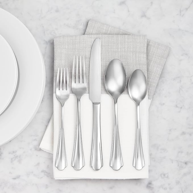 Amazon Basics Stainless Steel Dishwasher Safe Dinner Forks with Scalloped Edge, Well-Balanced Weight, Silver, Pack of 12