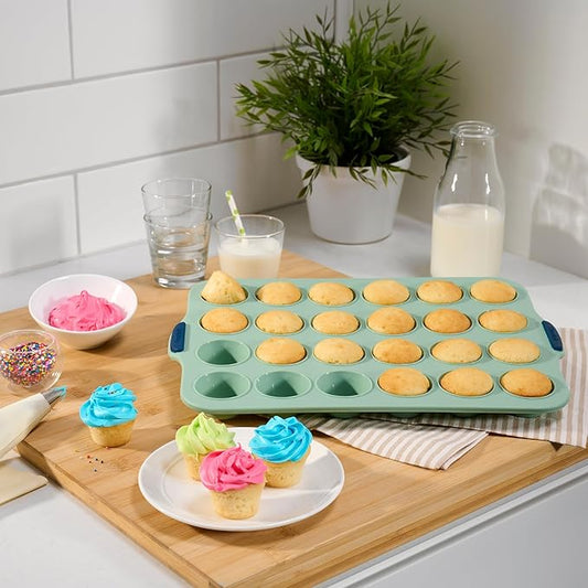 Starfrit Silicone Baking Pan - 24 Mini Muffins with Integrated Metal Frame - Green