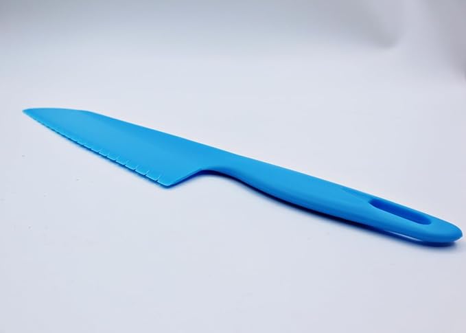jawbush Plastic Vegetable Knife, 11" Serrated Edge Pizza Cutter with Non-slip Handle for Kitchen, Pizzas, Salad, Cakes, Bread, Fruit, and Lasagna, Nylon Knife for Nonstick Bakeware - 2-Pack, Blue