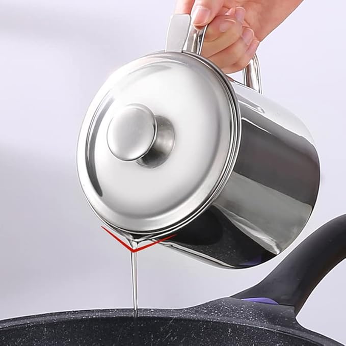 Tellshun Bacon Grease Container with Strainer 1.8 L / 60 oz Kitchen Catcher Food-grade Stainless Steel Cooking Oil Keeper with Lid and Easy-Grip Handle Suitable for Storing Frying Oil