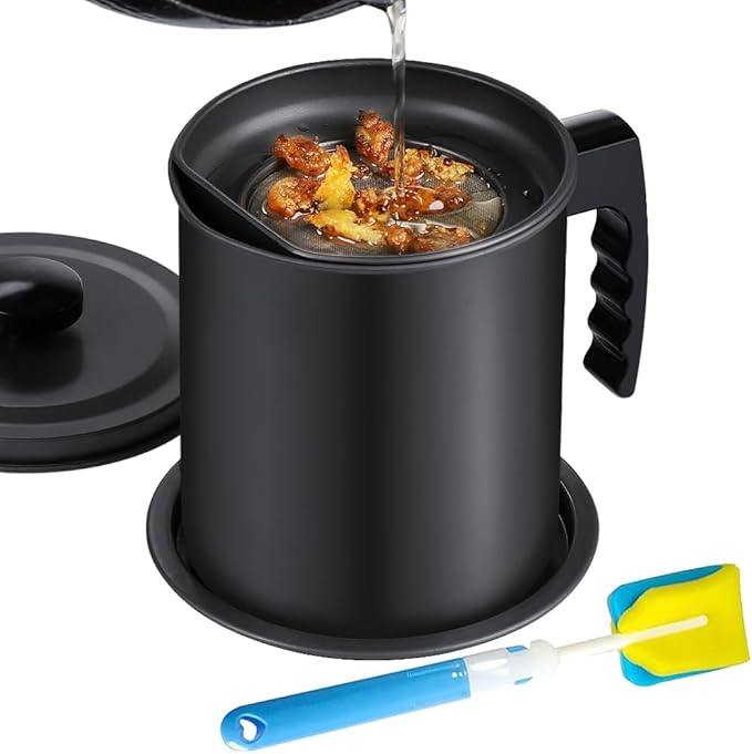 KEOUKE Bacon Grease Keeper with Strainer - 1.6L/7Cup Iron Grease Holder Bacon Grease Container with Strainer Oil Storage Grease Keeper for Cooking Oil, Frying Oil with Replaceable Cleaning Brush