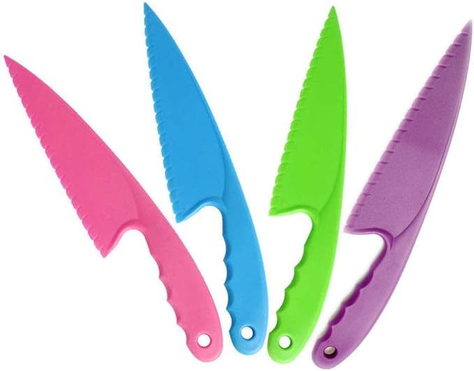 EORTA 4 Pieces Plastic Cake Knives with Serrated Edges Lettuce Knife Salad Vegetable Fruit Cutter with Handle Kitchen Serving Tool for Cake, Bread, Random Color