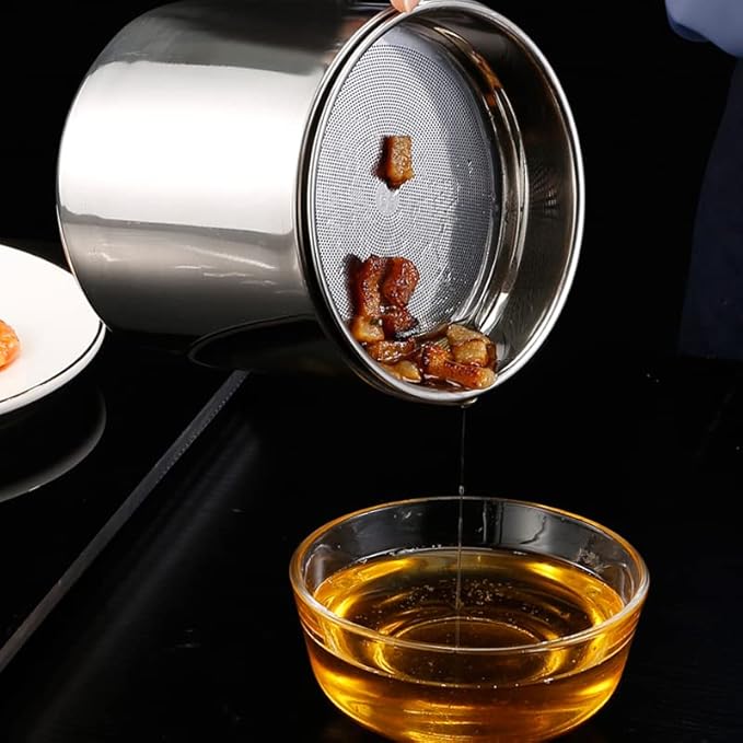 Tellshun Bacon Grease Container with Strainer 1.8 L / 60 oz Kitchen Catcher Food-grade Stainless Steel Cooking Oil Keeper with Lid and Easy-Grip Handle Suitable for Storing Frying Oil
