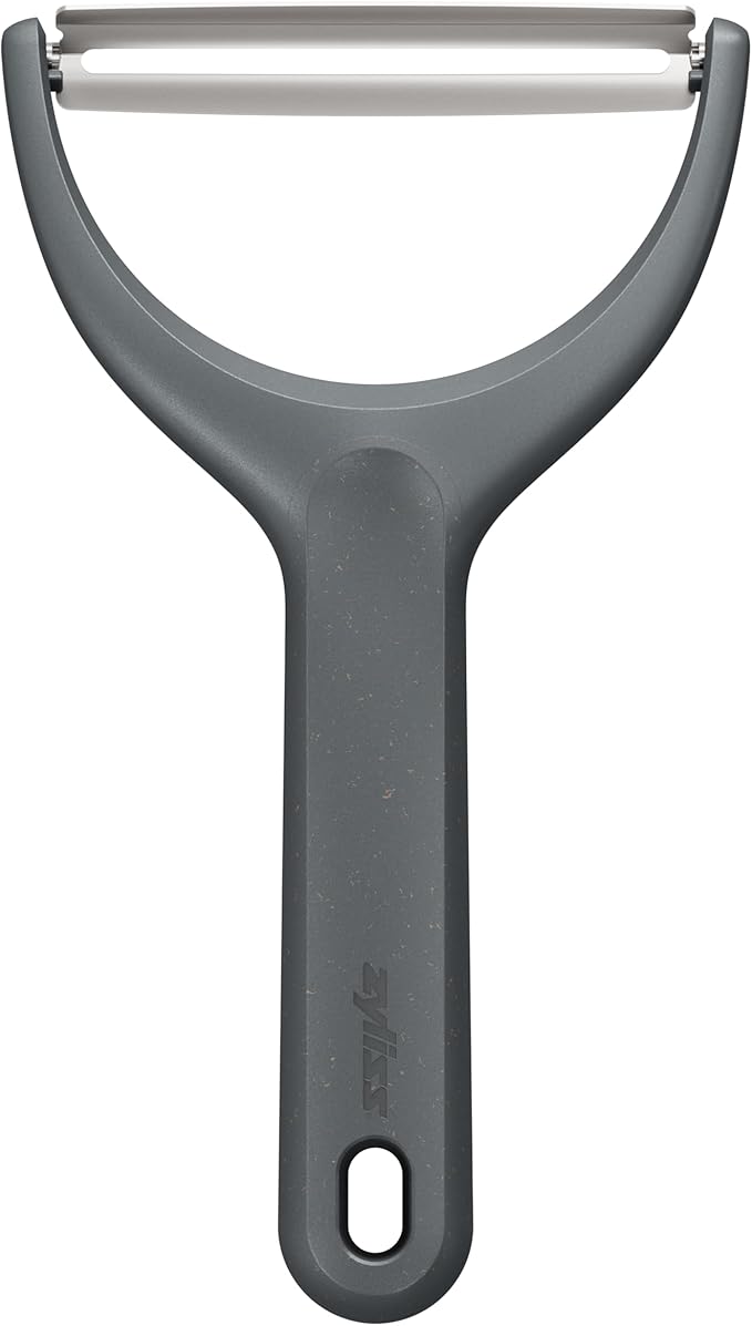 Zyliss Wide Peeler – Extra-Wide Stainless Steel Blade for Cabbage, Eggplant & Large Produce – Ergonomic Wheatstraw Handle – Safety Blade Cover – Dishwasher Safe – 5-Year Guarantee