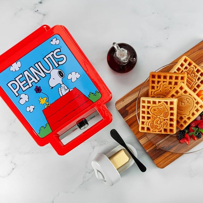 Uncanny Brands Peanuts Deluxe Waffler - Peanuts Iconic Characters and Symbols on Your Waffles