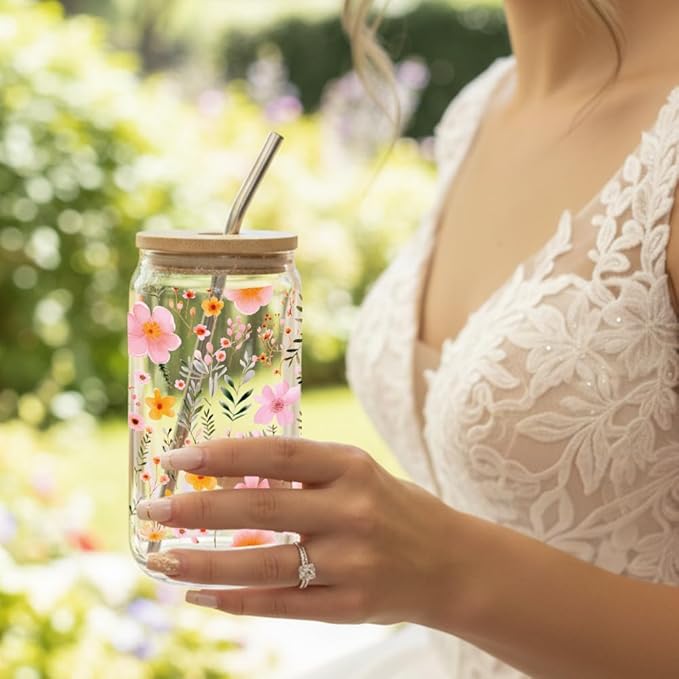 Wildflower Glass Coffee Cups with Lids and Straws Gifts for Women,Frriend,Sister,16oz Cute Wildflower Iced Coffee Drinking Glass Gifts for Birthday Christmas Bridesmaid Party Bridal Shower