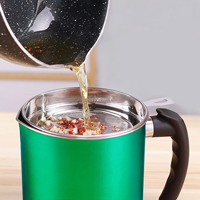 Bacon Grease Container with Strainer,Kitchen Oil Container Can with Strainer and Anti-slip coaster tray for Store Meat Frying Oil and Cooking Grease Storage (Green)