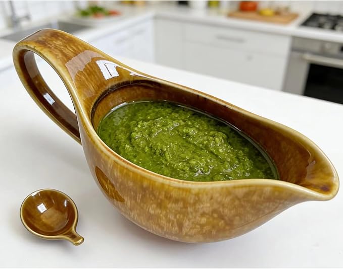 Gravy boat with drip-proof spout. 21-ounce large-capacity ceramic pitcher, perfect for holding sauces, gravy, and cream. Large handle, microwave safe, dishwasher safe. (yellow)
