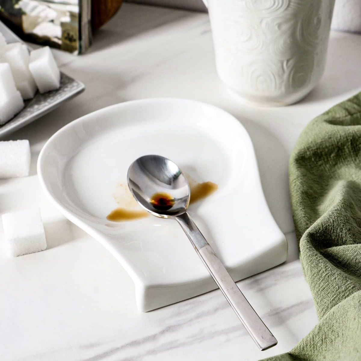 Spoon Rest, 4.5 Inches Spoon Holder for Kitchen Counter Porcelain, White Spoon Rest for Stove Top, Kitchen Utensils Accessories, Set of 1, White