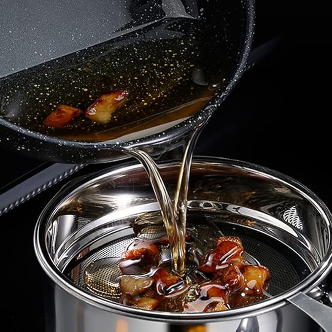 Tellshun Bacon Grease Container with Strainer 1.8 L / 60 oz Kitchen Catcher Food-grade Stainless Steel Cooking Oil Keeper with Lid and Easy-Grip Handle Suitable for Storing Frying Oil
