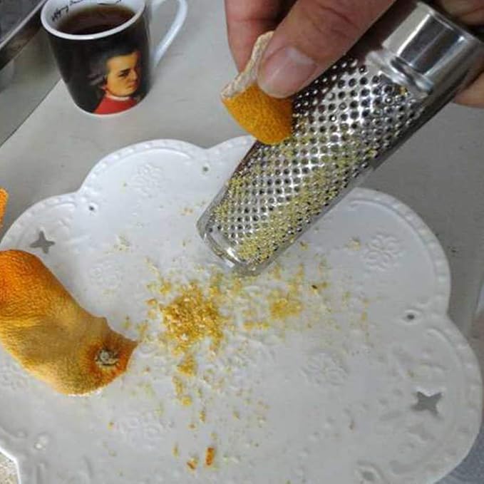Nutmeg Grater With Storage, Ginger Garlic Kitchen Planer Lemon Hand Held Stainless Steel Nutmeg Grater Nut(silver,size:13.9 * 5 * 2.3 cm)