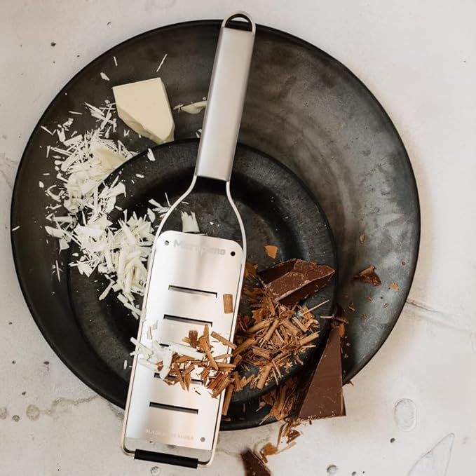 Microplane Professional Series - Large Rasp │Elegant Design Made of Stainless Steel │Perfect for Chocolate, Hard Cheese, Truffles, Coconut, Zucchini, Butter and More│Stainless Steel Blade - Made in
