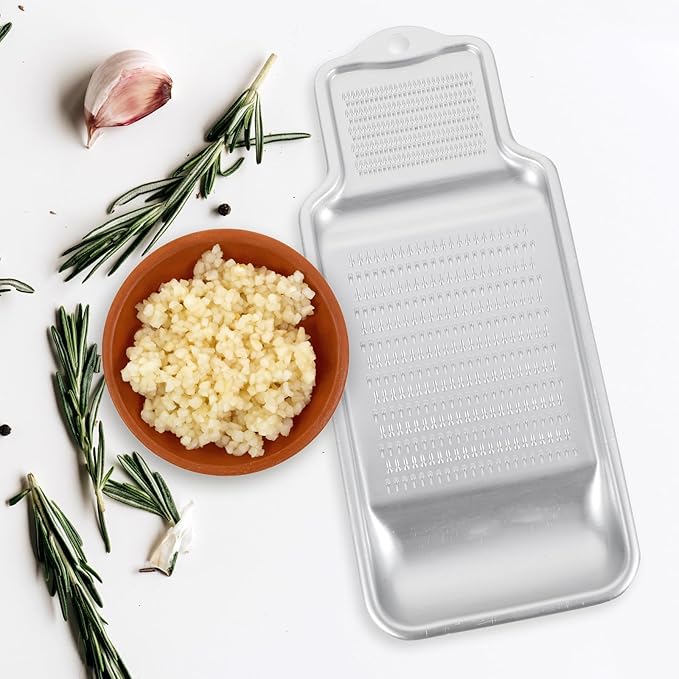 GALPADA Portable Metal Garlic Ginger Zester Grater with Even Teeth for Smooth Fine Grating Convenient Household Kitchen Tool for Vegetables Cheese Lemon and Fruit Preparation