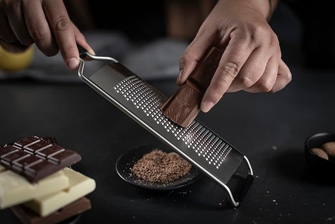 Kuhn Rikon Essential Fine Grater – Ultra-Sharp Stainless Steel Blade for Cheese, Citrus Zest, Vegetables & Spices – Non-Slip Base, Dishwasher Safe