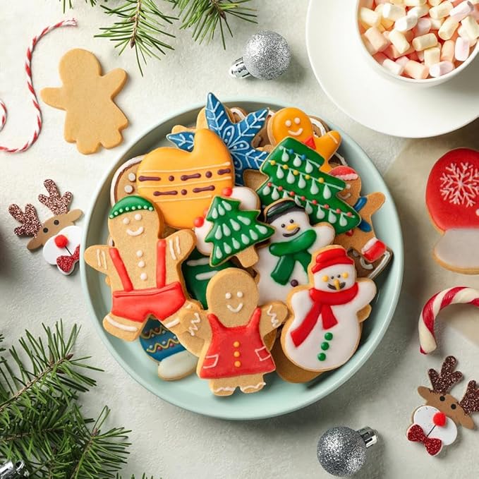 Christmas Cookie Cutter Set,18 Piece Stainless Steel Winter Christmas Cookie Cutters Shapes for Baking - Christmas Tree,Snowflake,Snowman,Gingerbread Man,Gingerbread Girl,Mitten, Silver
