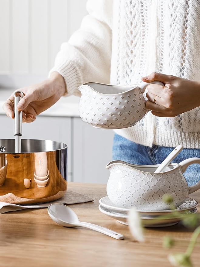 LE TAUCI Gravy Boat with Ladle and Saucer Stand 24oz, Ceramic Sauce Boat with Tray for Salad Dressings, Creamer, Broth, Black Pepper, Set of 2, Arctic White, Firework+Clover