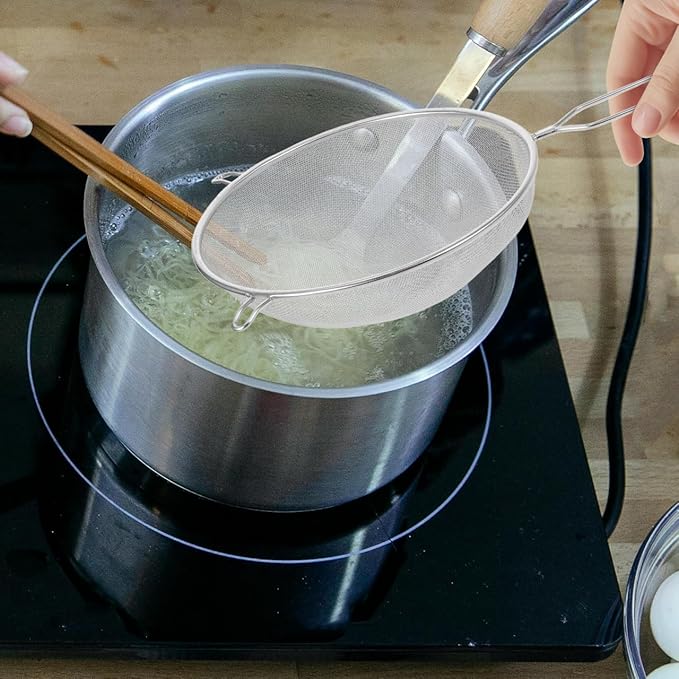 Noodles Colander 10in Stainless Steel Mesh Strainer with Handle for Cooking and Skimming Cooking Striner Metal Skimmer Spoon Stainless Steel Colanders Food Strainers Japan Flour