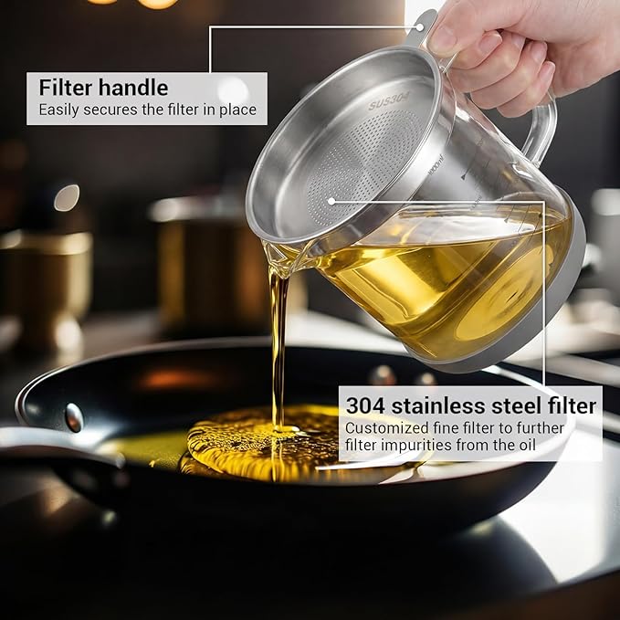 Glass Bacon Grease Container with Strainer Cooking Oil Storage Can Food Strainers with Stainless Steel Filter Lid Silicone Nonslip Pad for Storing Fats Frying Oil Cooking Grease (1l / 35oz)
