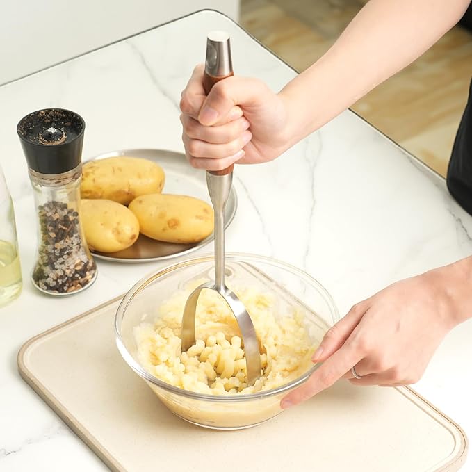 Potatoe Masher Stainless Steel - Heavy Duty Potato Mashed, Professional Integrated Masher for Avocado, Potatoes, Beans, Meat, Vegetables