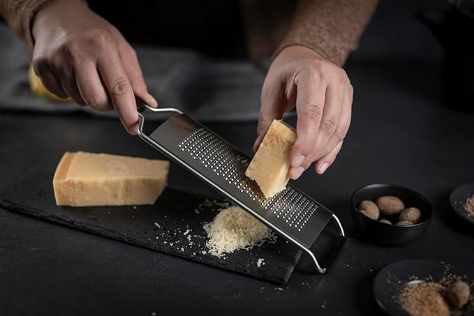 Kuhn Rikon Essential Fine Grater – Ultra-Sharp Stainless Steel Blade for Cheese, Citrus Zest, Vegetables & Spices – Non-Slip Base, Dishwasher Safe