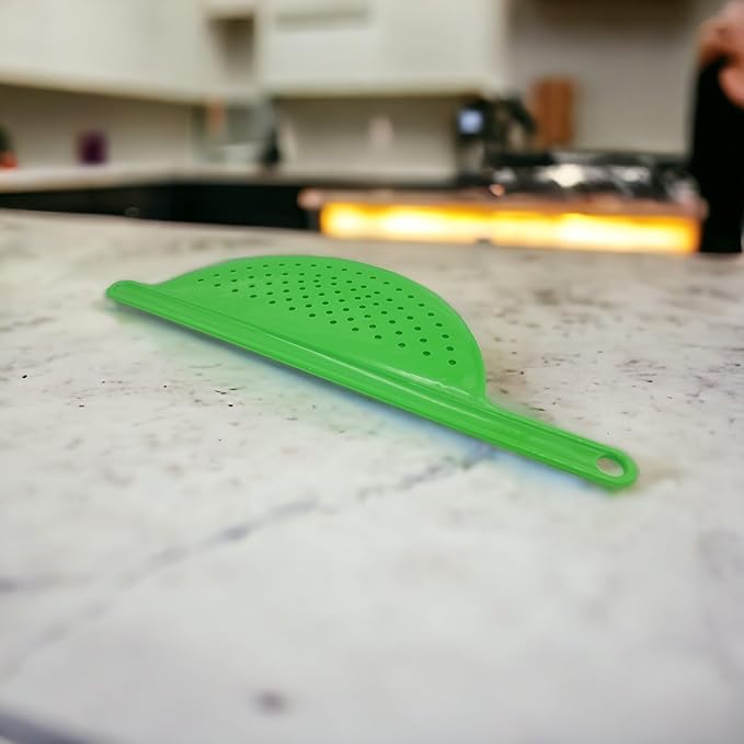 Handy Housewares Handheld Plastic Pot Drainer, Noodle & Pasta Strainer with Handle - Fits up to 9" Pots - Green