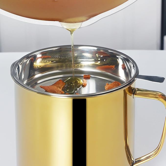 Tellshun Bacon Grease Container with Strainer 1.8 L / 60 oz Kitchen Catcher Food-grade Stainless Steel Cooking Oil Keeper with Lid and Easy-Grip Handle Suitable for Storing Frying Oil