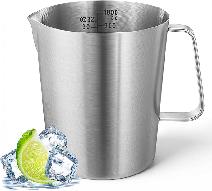304 Stainless Steel Measuring Cup with Handle and Pour Lip, 32oz / 1000ml Metal Pitcher with Oz And ML Marking, 18/8 Stainless Steel Heavy-Duty Milk Frothing Jug for Latte Art Iced Tea Hot/Cold Water