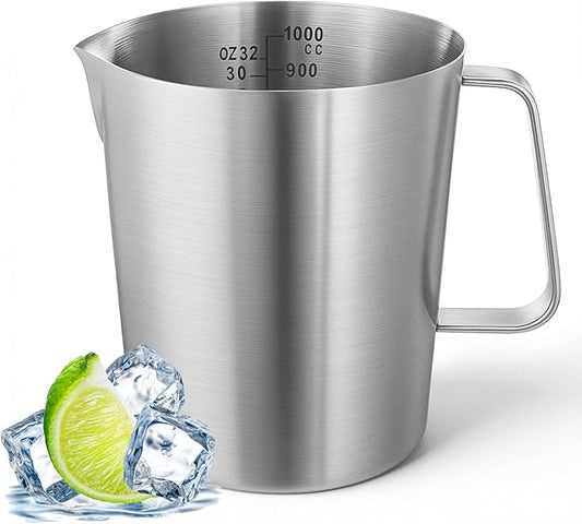 304 Stainless Steel Measuring Cup with Handle and Pour Lip, 32oz / 1000ml Metal Pitcher with Oz And ML Marking, 18/8 Stainless Steel Heavy-Duty Milk Frothing Jug for Latte Art Iced Tea Hot/Cold Water