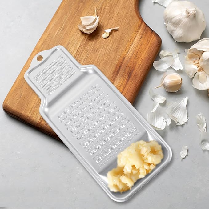 Garlic Ginger Grater with Groove Tray Portable Household Food Zester for Vegetables and Cheese Easy-clean Metal Scraping Tool for Food and Baking Ingredients
