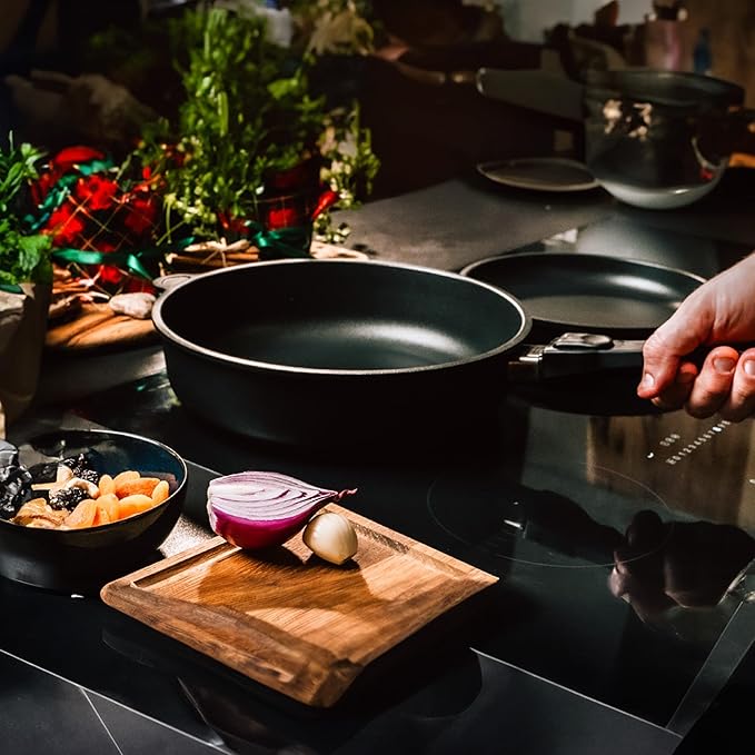 AMT Gastroguss The World´S [.] Casserole Frying pan Non-Induction, Diameter 24 cm, Height 7 cm, cast Aluminium (Aluminium), Lotan® Non-Stick Coating for Fat-Free-Frying, AMZN-724-US
