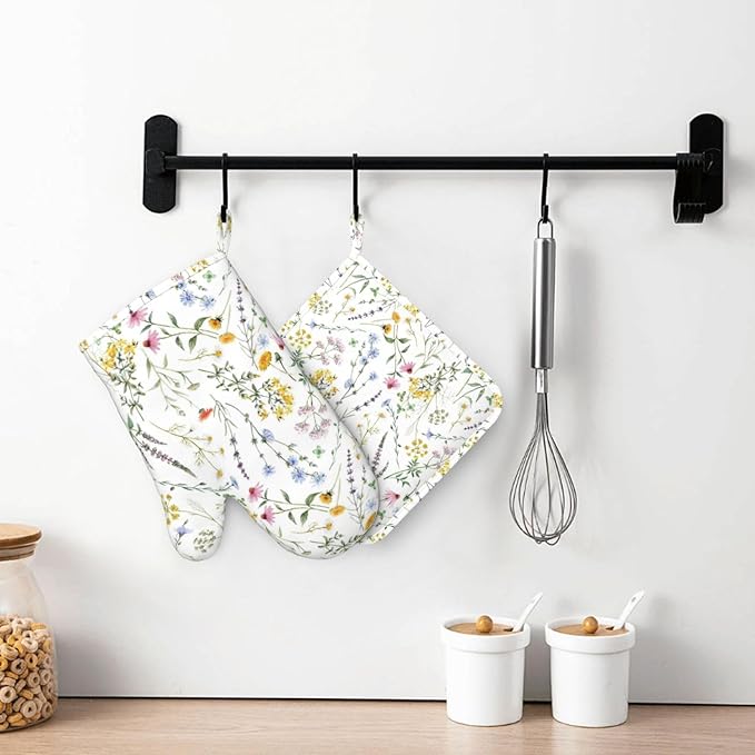 Wildflower Herbs Silicone Oven Mitts and Pot Holders Sets Plant Floral Retro Rustic Flower Blossom Farm Leaves Botanical Kitchen Mitts Potholder Kitchen Accessories for Cooking Baking BBQ