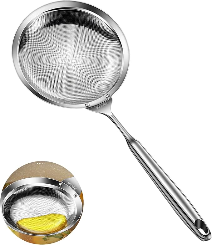 Ugotit Skimmer Spoon - Extra Large Stainless Steel Fine Mesh Strainer for Soup, Pasta & Deep Frying, Bacon Fat Filter with Thickened Grip (DIA 5.9 Inch)