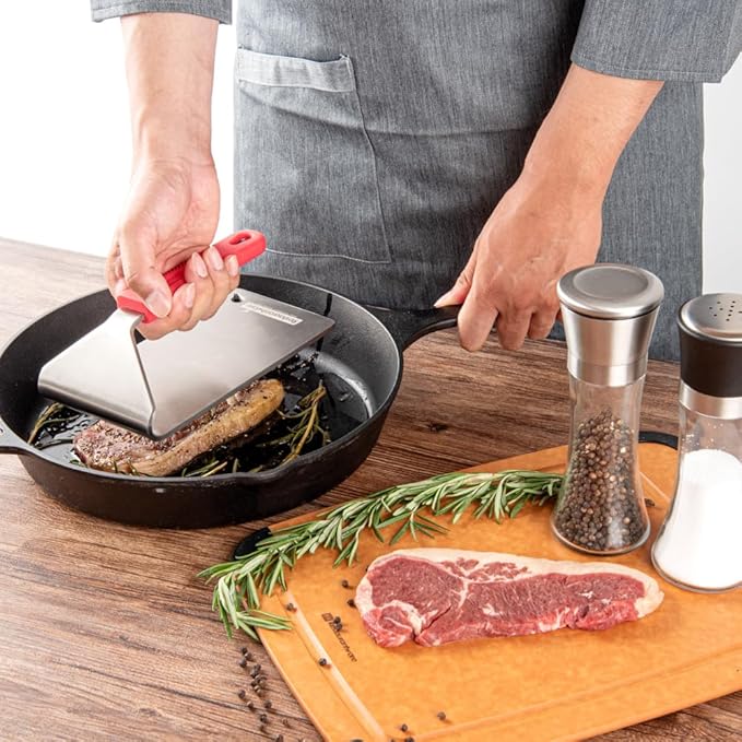 Restaurantware Met Lux 8.5 x 4.3 Inch Steak Press 1 Heavy-Duty Grilling Weight - 2.8 Pounds Flat Bottom 18/8 Stainless Steel Meat Press Dishwashable With Removable Silicon Handle