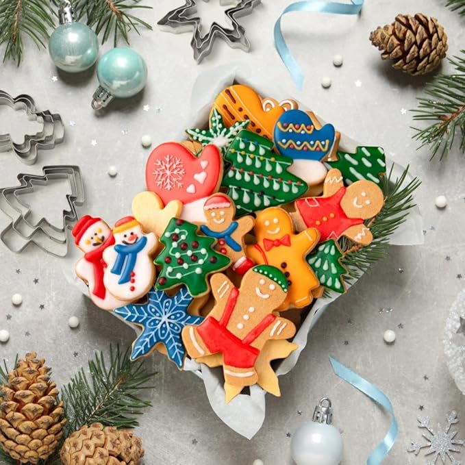 Christmas Cookie Cutter Set,18 Piece Stainless Steel Winter Christmas Cookie Cutters Shapes for Baking - Christmas Tree,Snowflake,Snowman,Gingerbread Man,Gingerbread Girl,Mitten, Silver