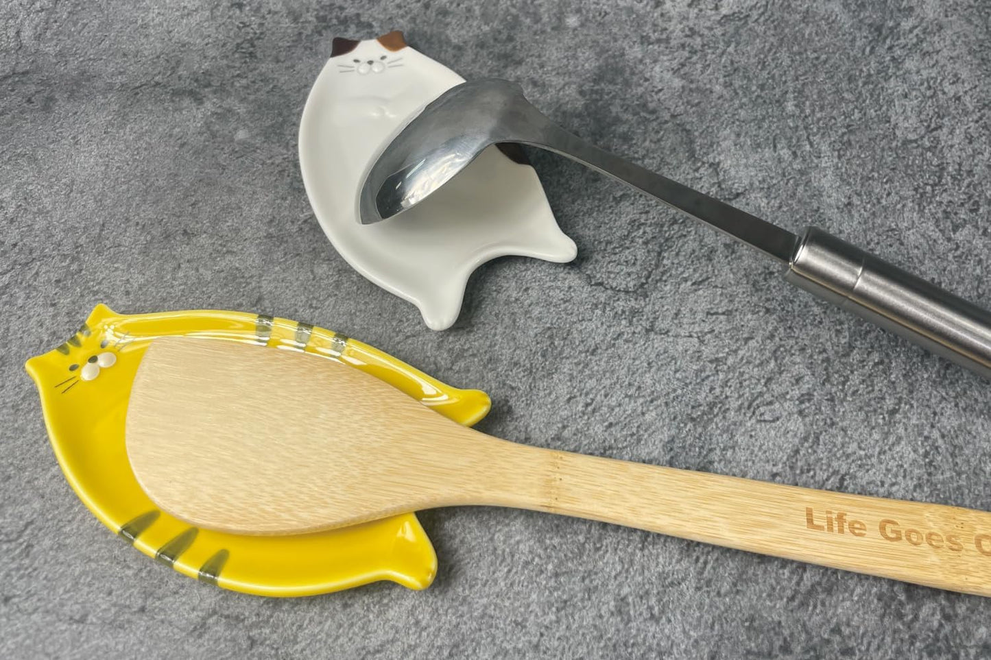 Spoon Rest for Stove Top [ Designed in Japan ] Cute Ceramic Spoon Rest/Holder for Kitchen Counter (calico cat)