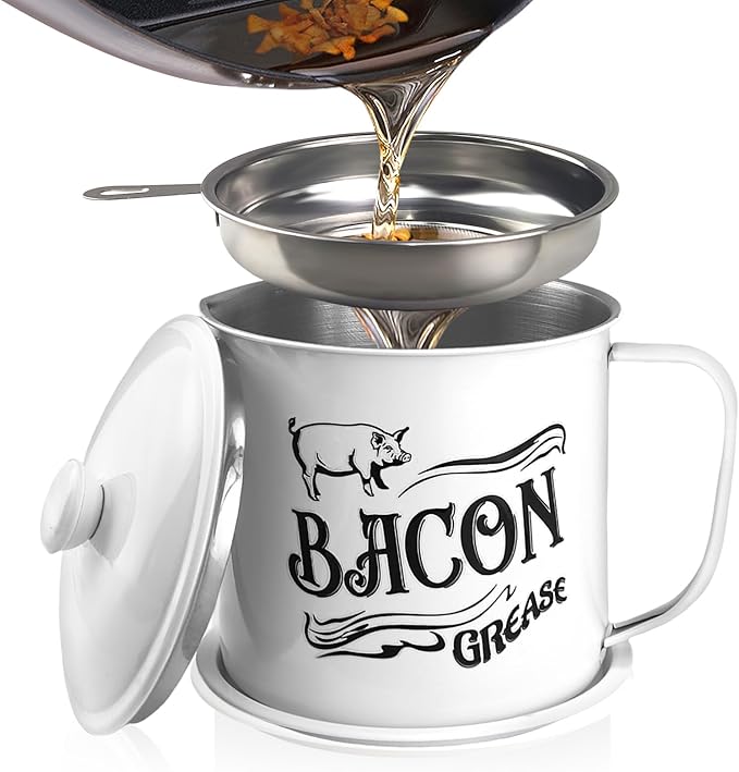 1.3L Bacon Grease Saver Container with Fine Mesh Strainer,Stainless Steel Oil Keeper Can for Bacon,46oz Large Rustic Farmhouse Fat Container, Keeper, Recipes, Dishwasher Safe (White)