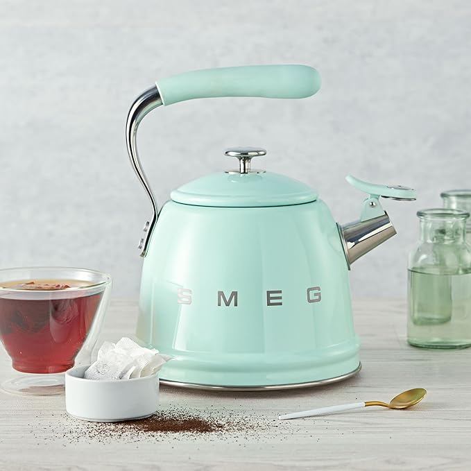 SMEG Stovetop Whistling Kettle – 50s Retro Style, 2.3 Liter (10 Cup / 2.4 Quart) Stainless Steel Tea Kettle with Iconic Design & Whistle – Premium Kitchen Statement Piece-Pastel Green