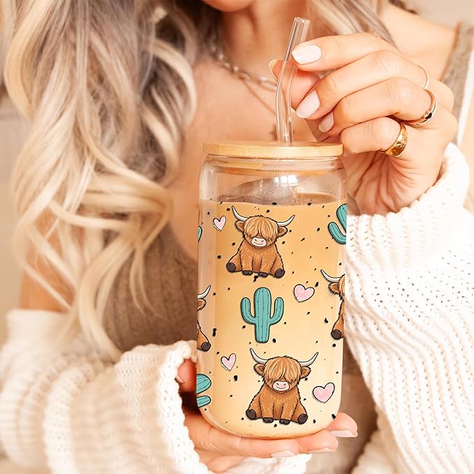 Highland Cow Gifts for Women Girls Mom 16 oz Glass Cups with Lids and Straws Highland Cow Coffee Mug Cows Print Cup Christmas Cute Stuff Gift for Friends Cowgirls Coffee Lovers