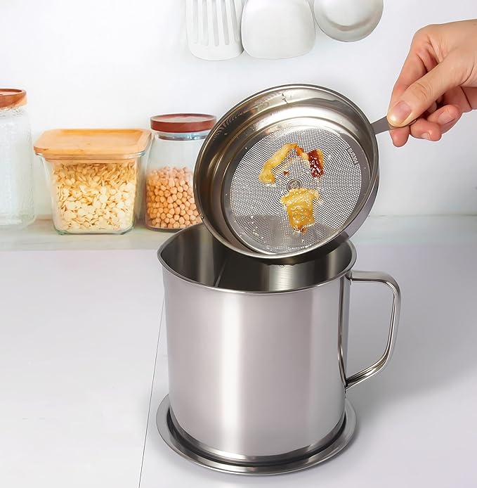 Tellshun Bacon Grease Container with Strainer 1.8 L / 60 oz Kitchen Catcher Food-grade Stainless Steel Cooking Oil Keeper with Lid and Easy-Grip Handle Suitable for Storing Frying Oil