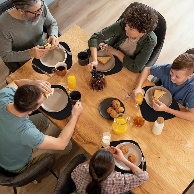 Placemats Set of 4, Heat Resistant Leather Placemats Double Layer, Soft Waterproof Round Table Mats Easy to Clean for Kitchen Dining Room Coffee Office Table, Black