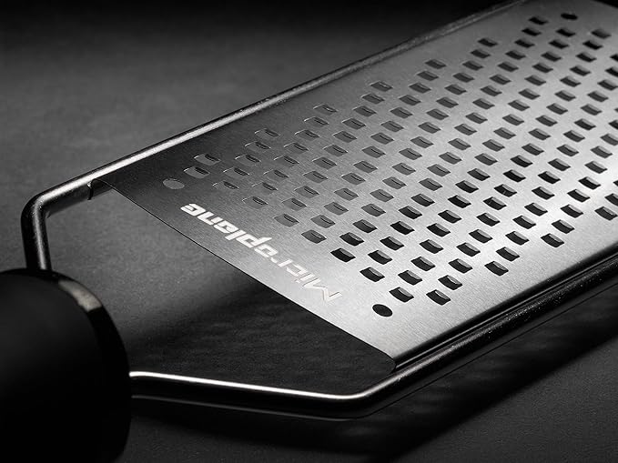 Microplane Gourmet Series Coarse Cheese Grater, 1 Count (Pack of 1), Silver