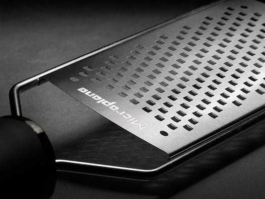 Microplane Gourmet Series Coarse Cheese Grater, 1 Count (Pack of 1), Silver