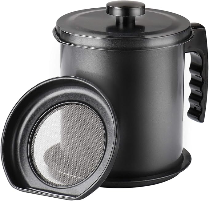 Ourokhome Bacon Grease Container with Strainer- 1.6 L or 6.7 Cup Iron Kitchen Oil Storage Can with Fine Mesh Strainer for Storing Hot Frying Oil, Fat (Black)