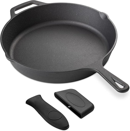 Navaris Cast Iron Skillet - 12"(30cm) Pre-Seasoned Frying Pan with Helper Handle & Silicone Holders, Pour Spouts, for Oven, Stovetop, Grill & Campfire, Heavy-Duty, Even-Heating