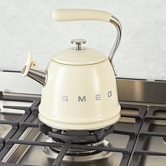 SMEG Stovetop Whistling Kettle – 50s Retro Style, 2.3 Liter (10 Cup / 2.4 Quart) Stainless Steel Tea Kettle with Iconic Design & Whistle – Premium Kitchen Statement Piece-Cream