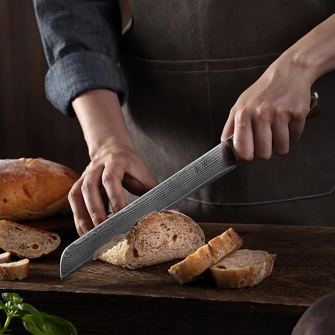 Wakoli EDIB Damascus Bread Knife – 9.1-Inch Long Serrated Blade with VG10 Core, Professional Kitchen Knife made of 67-Layer Damascus Steel & Ergonomic Pakkawood Handle in Premium Gift Box