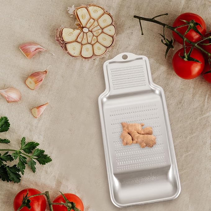 Aluminium Garlic and Ginger Grater Handheld Kitchen Tool for Shredding Vegetables and Cheese, Compact Food-Grade Metal Zester for Home Cooking and Restaurant Use