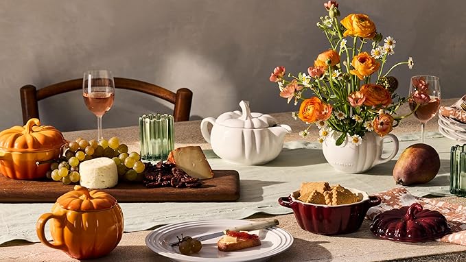 Le Creuset Stoneware Pumpkin Gravy Boat with Lid, 14 oz., White