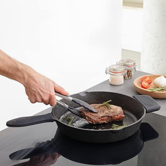 Navaris Cast Iron Skillet - 12"(30cm) Pre-Seasoned Frying Pan with Helper Handle & Silicone Holders, Pour Spouts, for Oven, Stovetop, Grill & Campfire, Heavy-Duty, Even-Heating